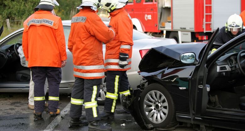 Feuerwehr bei Verkehrsunfall